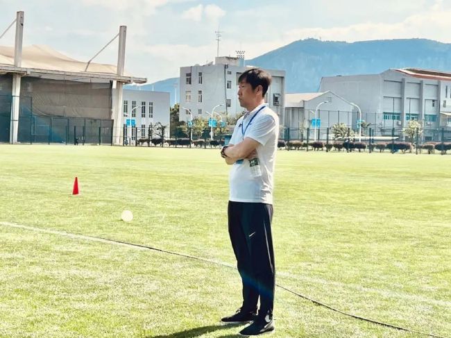 导演黄家康在定档发布会上讲述了影片的创作灵感，;在影片创作前期我们就在想，《白蛇传》中为什么这样一个坚贞不渝、完美的白素贞，会倾其所有的爱一个人，是什么样的前世，什么样的故事，能让她和许仙有这样一个爱情